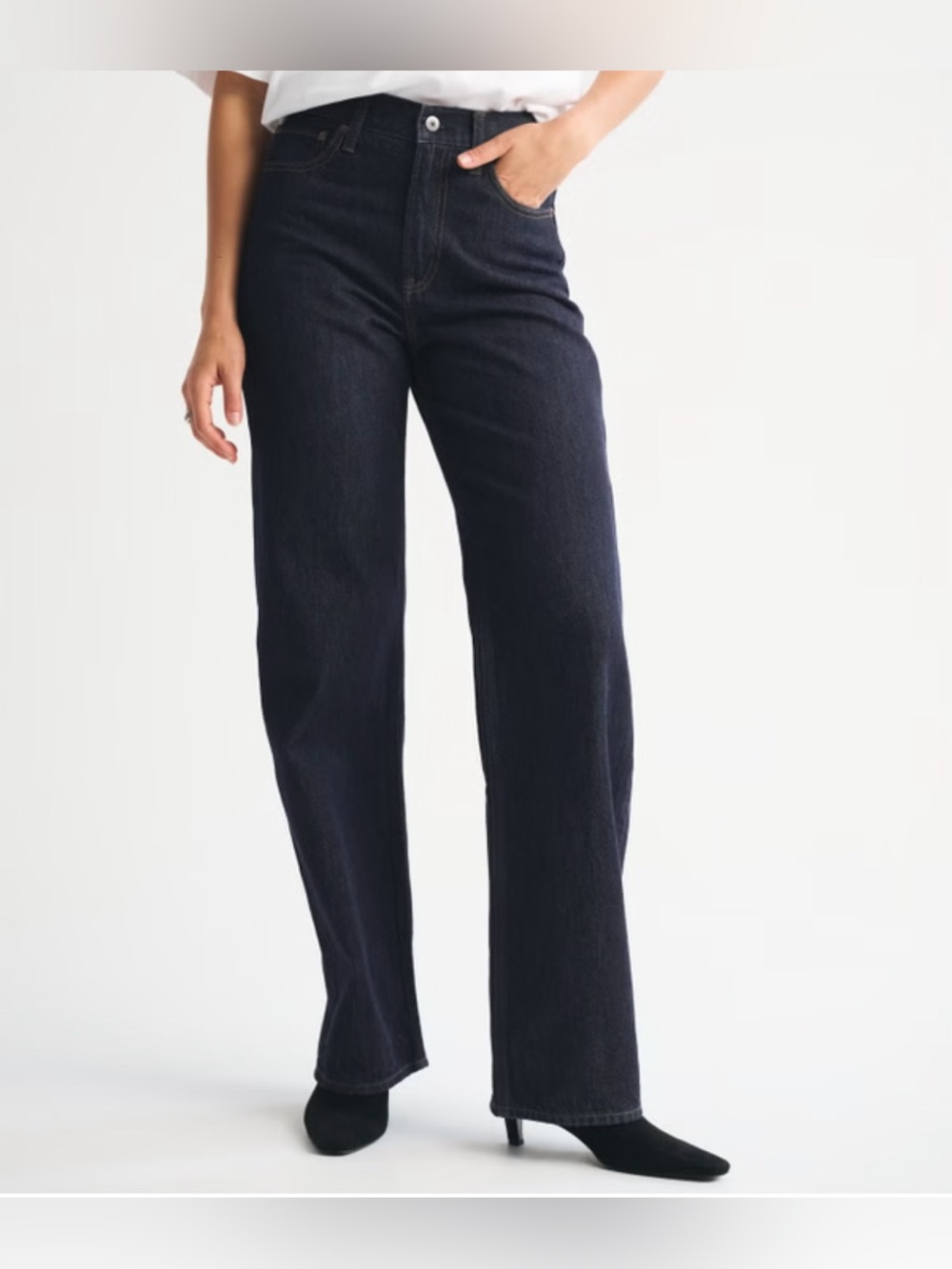 Abercrombie & Fitch High-Rise Loose Jeans in Black - Picture 2 of 5